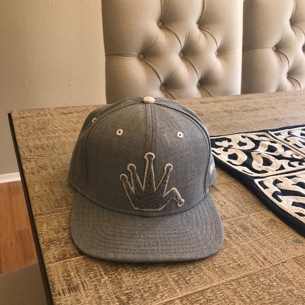 STUSSY SnapBack hat. Grey. Like new.
